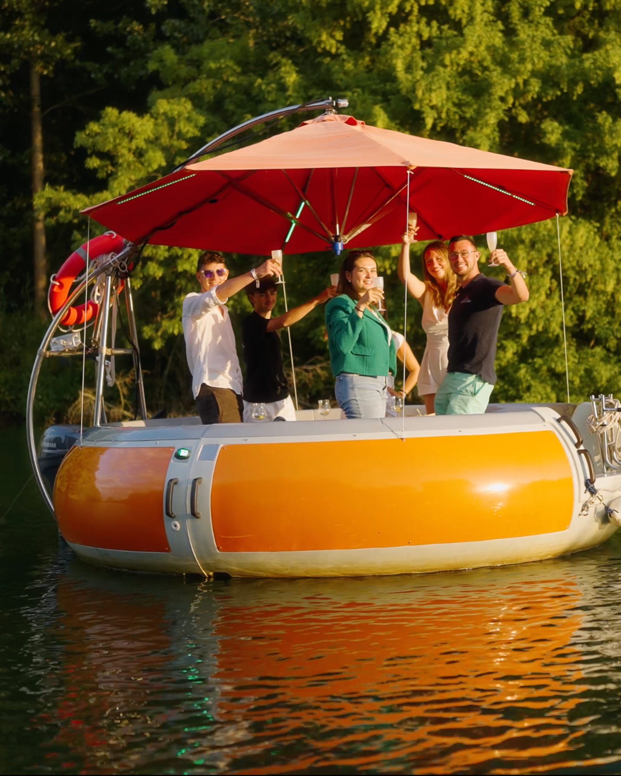 Offre Pro — BBQ BOAT | BBQ BOAT Hôtel resort au bord de l'eau