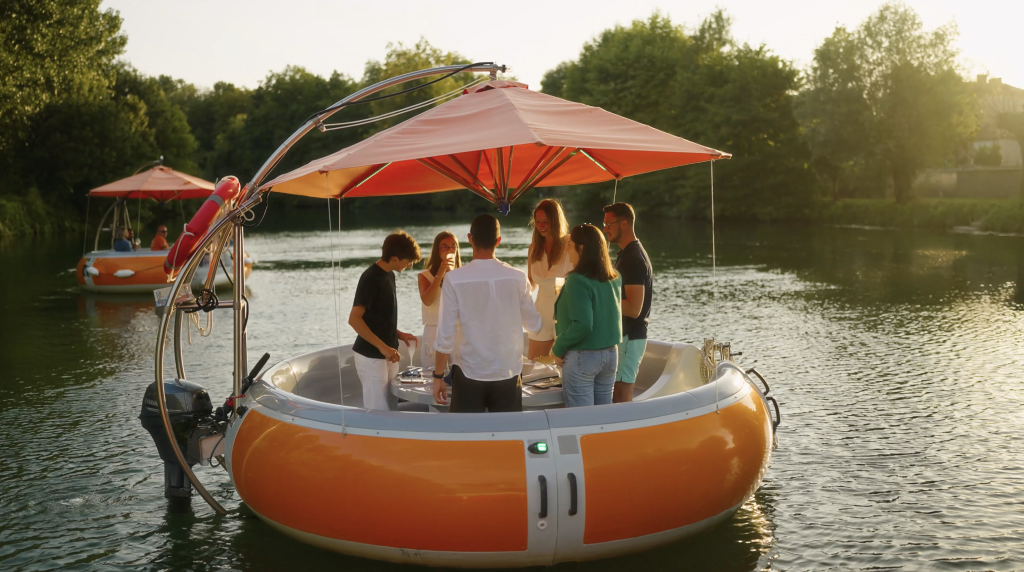 EVG / EVJF sur un bateau BBQ : l'idée qui cartonne | BBQ BOAT Activité EVG